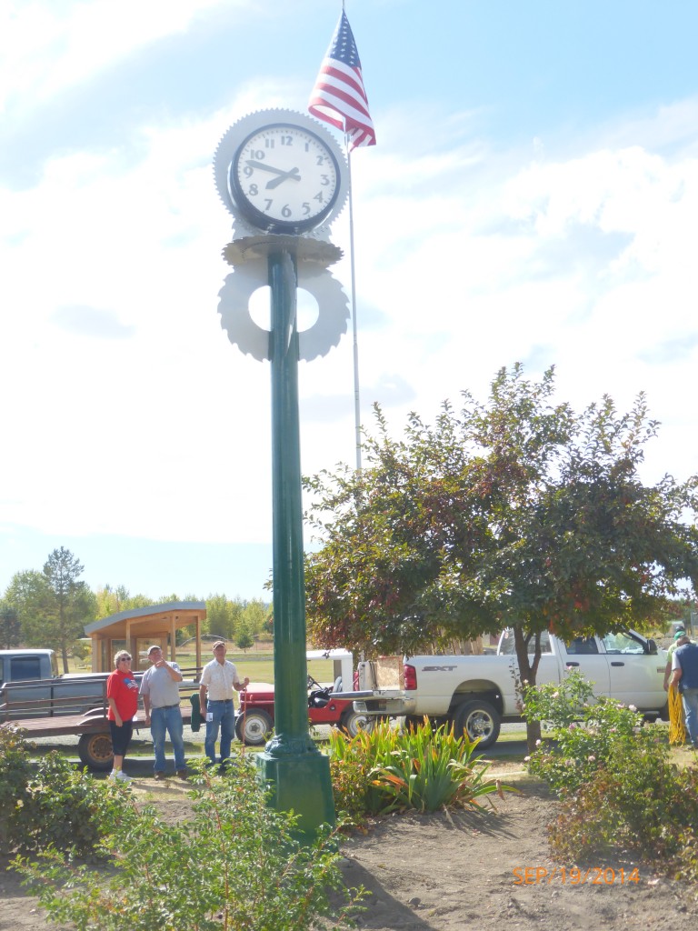 Post Street Custom automatic GPS Illuminated Streetscape Clock by Lumichron