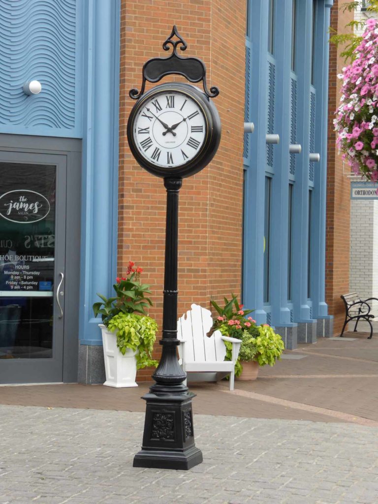 Downtown black and gold Post Street Streetscape Clock Victorian Model, automatic, illuminated by Lumichron